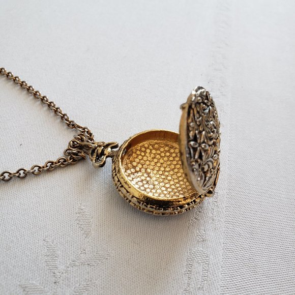 Vintage Locket Pendant. Gold & Silver antiqued tones. Statement necklace. - Picture 4 of 14